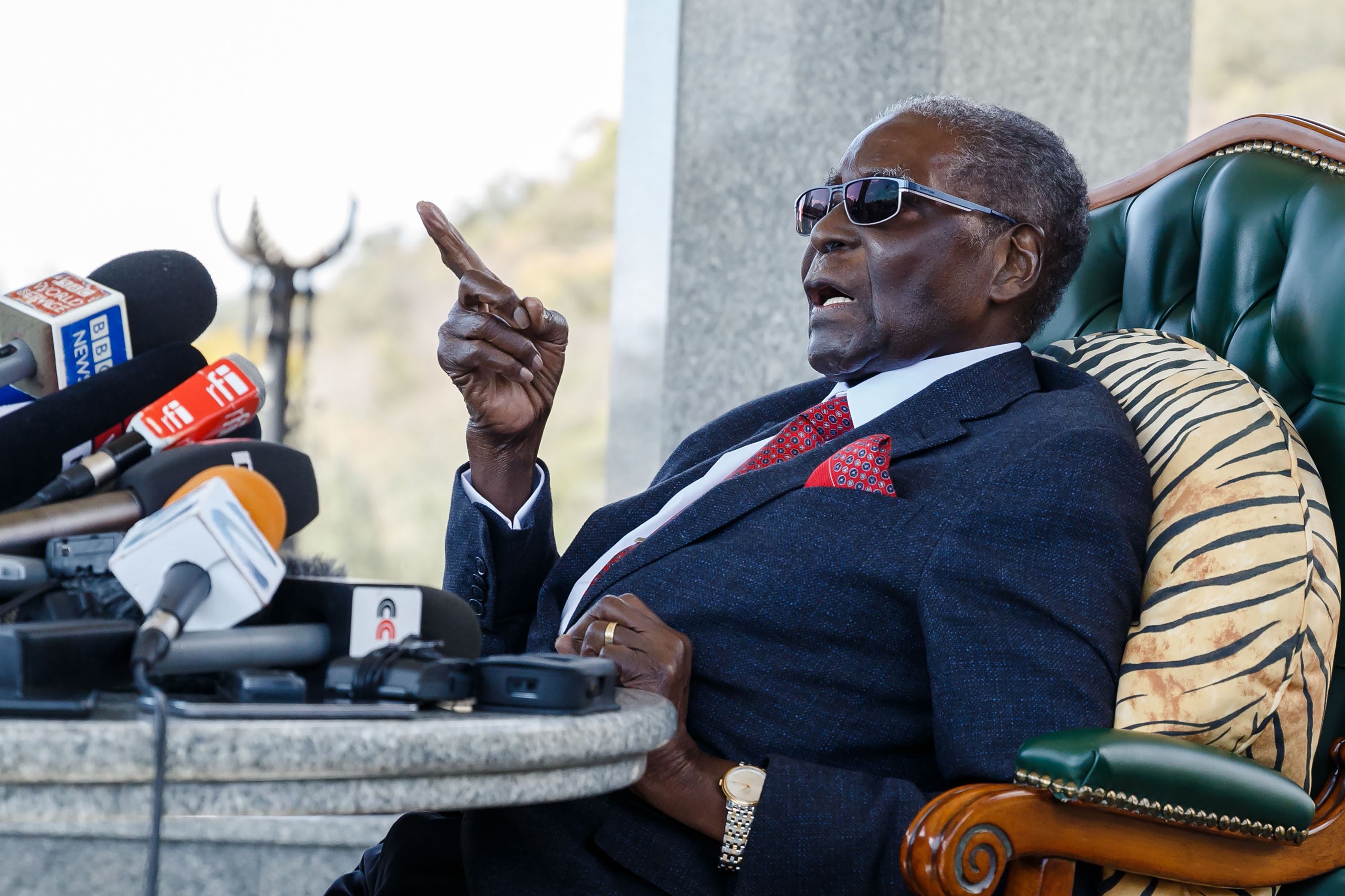 zimbabwes-former-leader-mugabe-dies-at-95